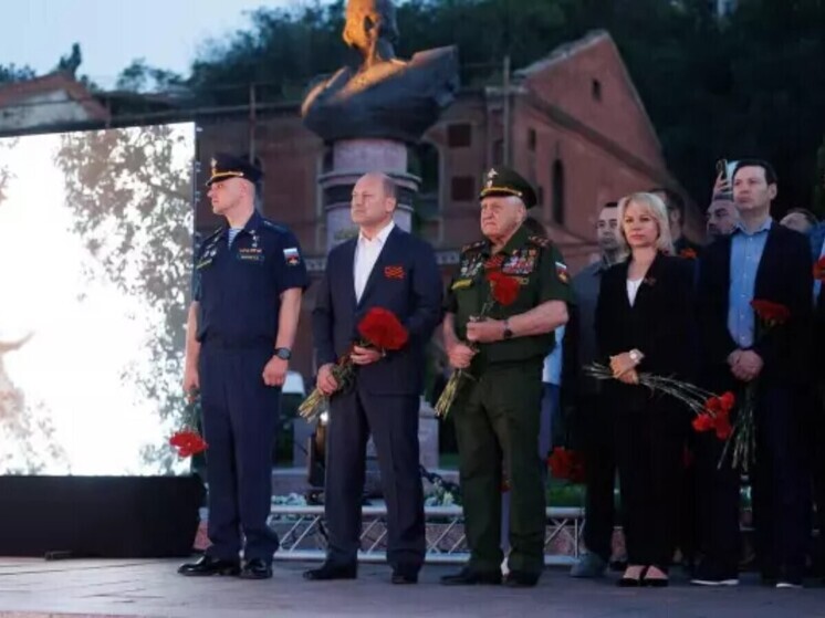 Глава Ростова вместе с жителями города почтил память павших в годы Великой Отечественной войны