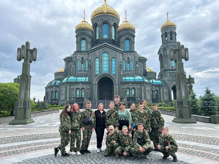 Запорожские школьники посетили места исторической памяти об участниках Великой Отечественной войны