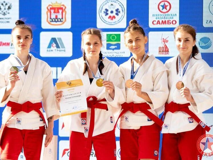 Софья Емелюкова стала призером чемпионата России по пляжному самбо