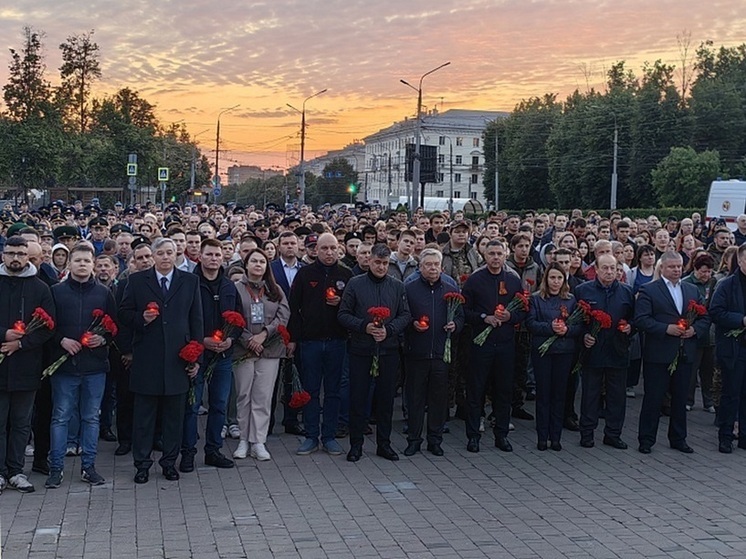 Депутаты областной Думы и члены молодежного парламента приняли участие в акции «Свеча памяти»