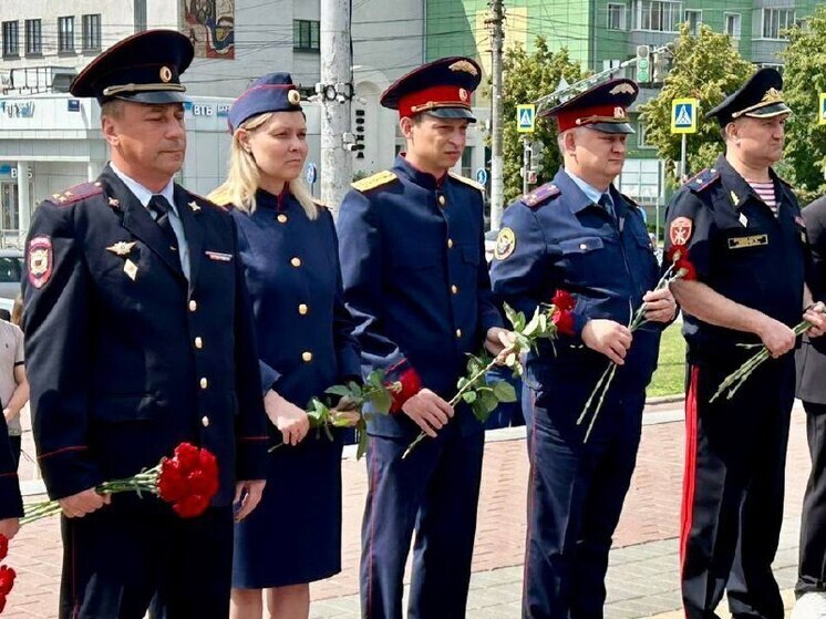 В День памяти и скорби липецкие следователи почтили павших минутой молчания