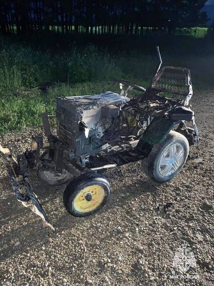 Мужчина в Асиновском районе получил ожоги, пытаясь потушить горящий трактор