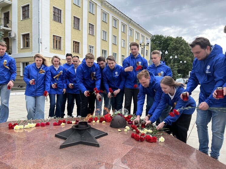 Сотрудники филиала «Россети Центр и Приволжье» – «Кировэнерго» приняли участие в патриотической акции «Свеча памяти»