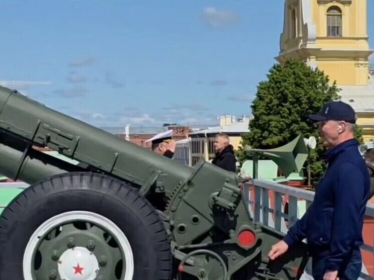 Губернатор Сальдо в полдень 22 июня выстрелил из пушки Петропавловской крепости