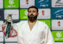 …И сразу после победы самый главный супертяж чемпионата мира Инал Тасоев показал три пальца! Непонятливых не было: российские дзюдоисты завоевали в Будапеште три золотые медали