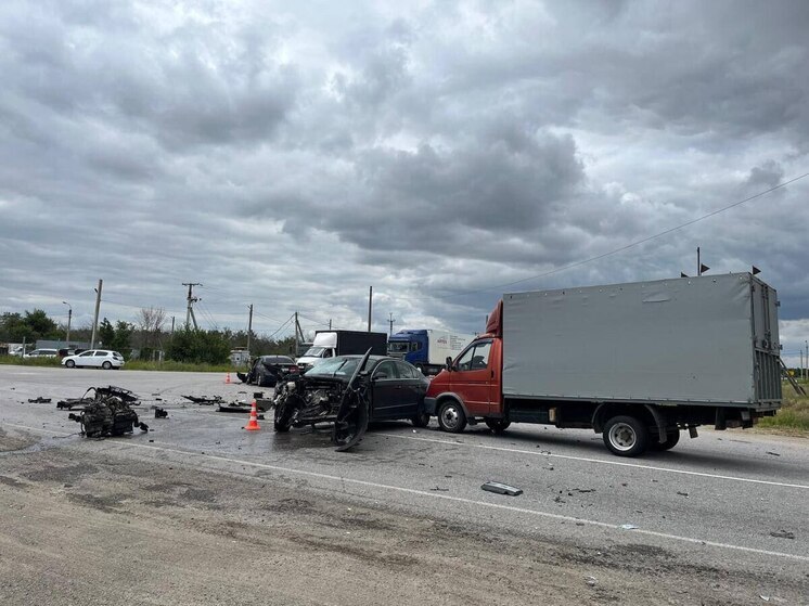 В Волгоградской области при массовом ДТП пострадали четыре человека