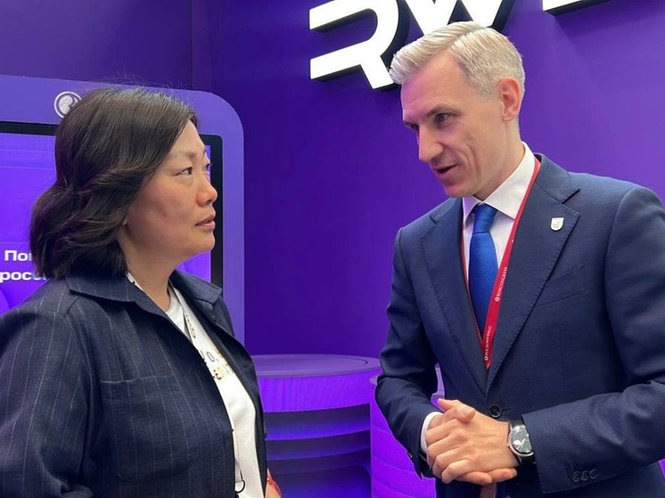 Василий Анохин провел деловую встречу на Петербургском экономическом форуме с генеральным директором компании Wildberries