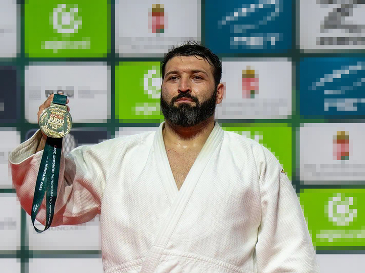 …И сразу после победы самый главный супертяж чемпионата мира Инал Тасоев показал три пальца! Непонятливых не было: российские дзюдоисты завоевали в Будапеште три золотые медали