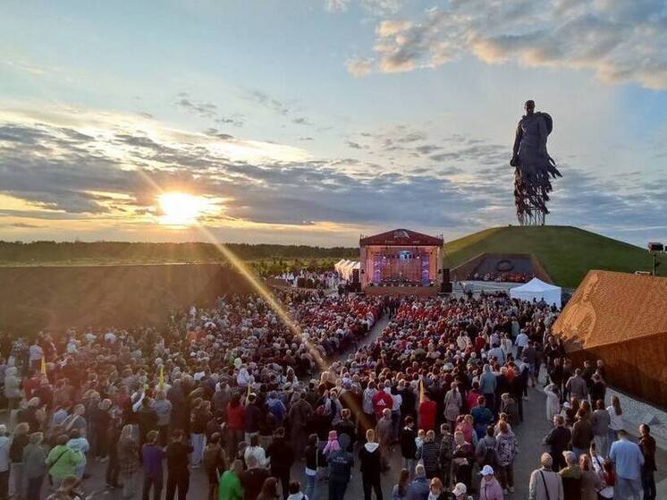 В День памяти в Ржеве прошли концерт-реквием и перезахоронение останков 817 советских солдат