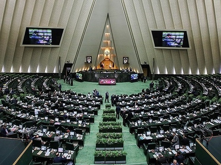 Парламент Ирана поддержал перекрытие Ормузского пролива