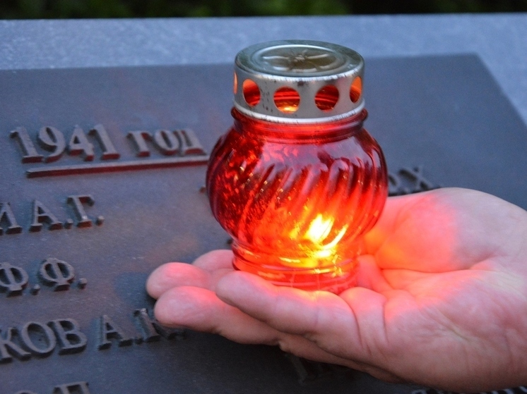 В Смоленской области сотрудники полиции присоединились к Всероссийской патриотической акции МВД России «Свеча памяти»