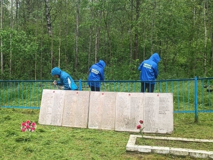 Администрация навела порядок на могилах воинов в преддверии 22 июня