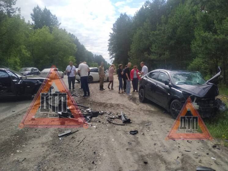 Две иномарки столкнулись лоб в лоб под Пензой