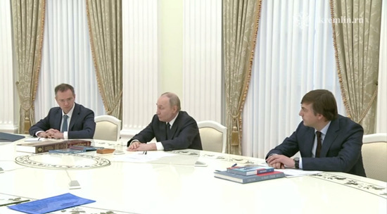 Путин предложил сделать ЕГЭ по истории обязательным для гуманитариев: видео