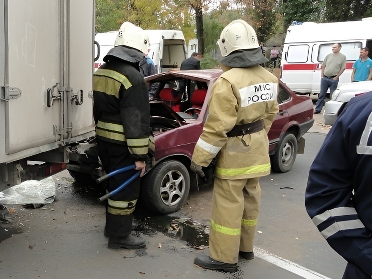 В Аннинском районе Воронежской области столкнулись два автомобиля