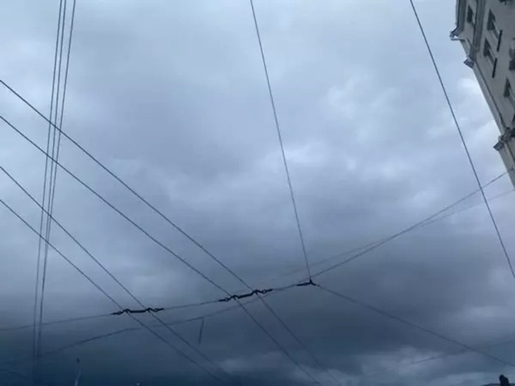 На севере Ростовской области продолжают отражать атаку БПЛА