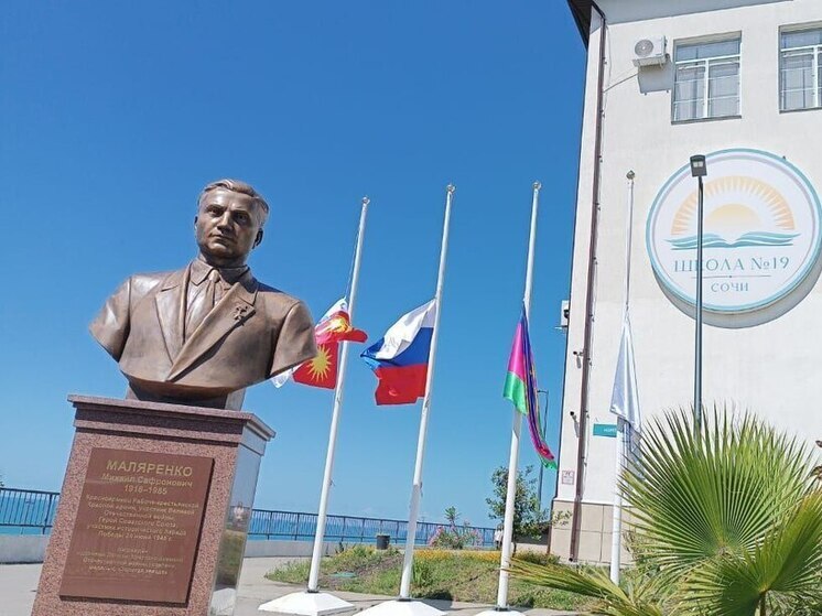 В сочинском лагере «Ласточка» провели минуту молчания