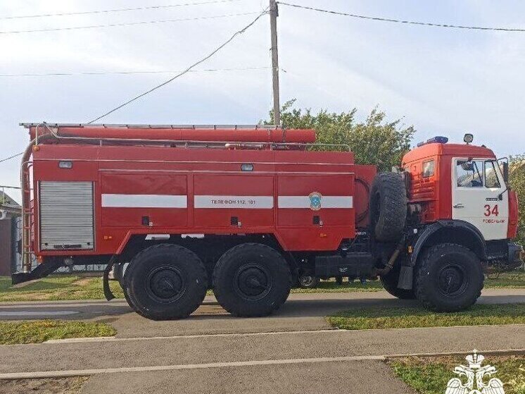 Хозпостройка загорелась в Ровеньках из-за неосторожного курения