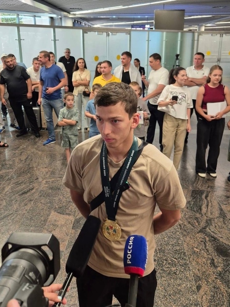 Zwycięzca mistrzostw świata w judo Timur Arbuzov spotkał się na lotnisku w Soczi