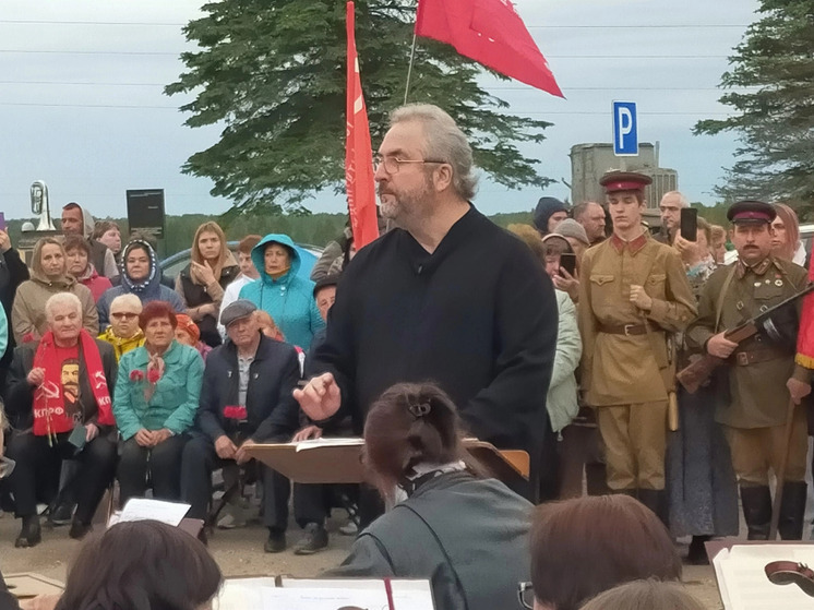 Смоленский русский народный оркестр имени Дубровского выступил на «Поле Памяти» под Вязьмой