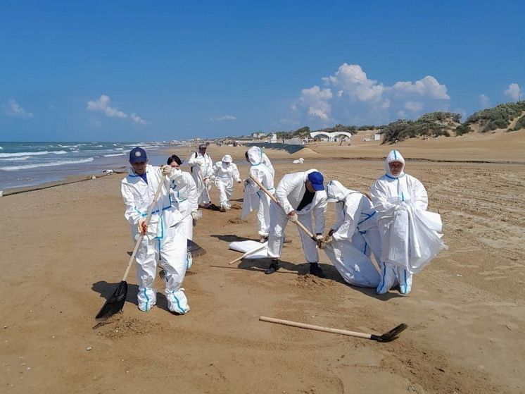 Volunteers found garbage floating from Turkey off the coast of Anapa