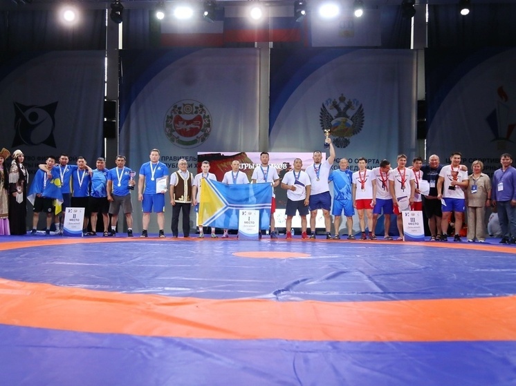 Tuvalı sporcular Hakasya'daki Altay güreşi yarışmasını kazandı