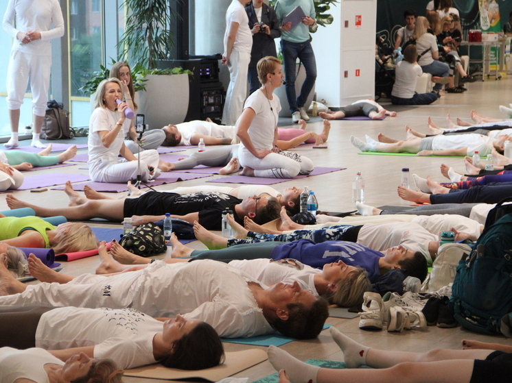 Хабаровск в позе лотоса: день, когда торговый центр стал храмом спокойствия