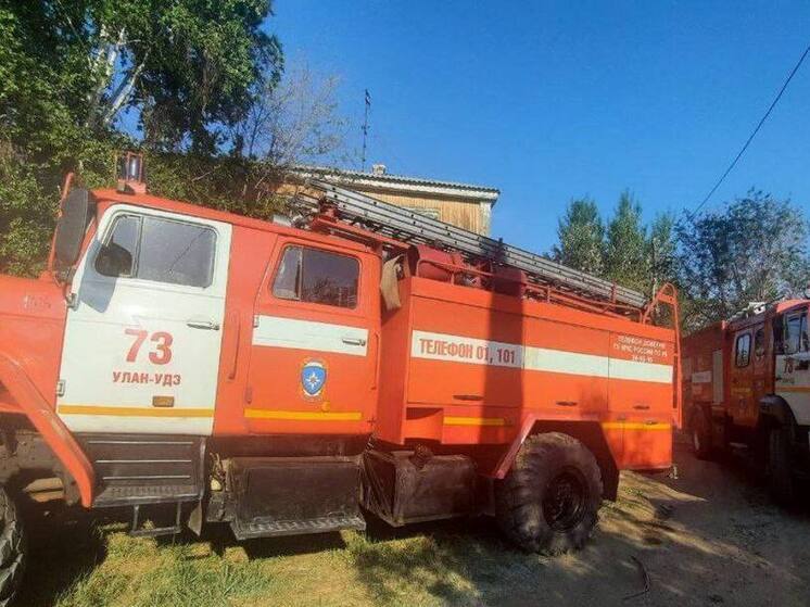 В Бурятии сгорели склад, гаражи и здание в селе