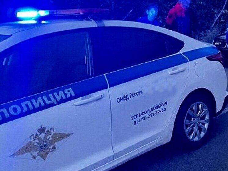 Маршрутка перевернулась в Воронеже, три пассажира пострадали