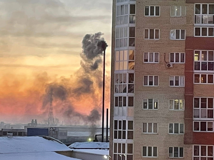 В Омске объяснили появление чёрного дыма из труб ТЭЦ