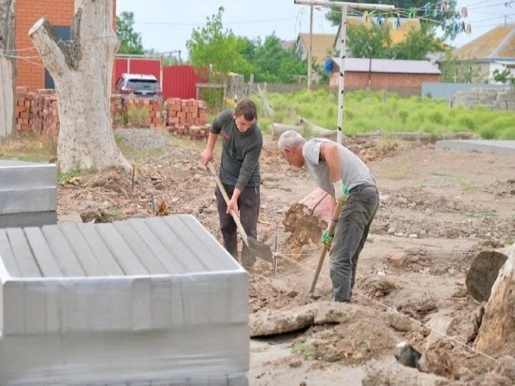 В астраханском селе продолжается активная работа по благоустройству