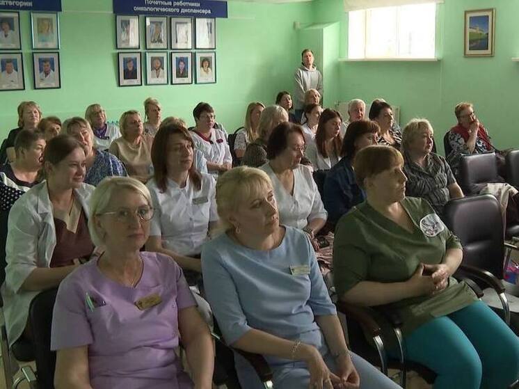 Медработники Новгородской области повысили знания по лечению онкологии