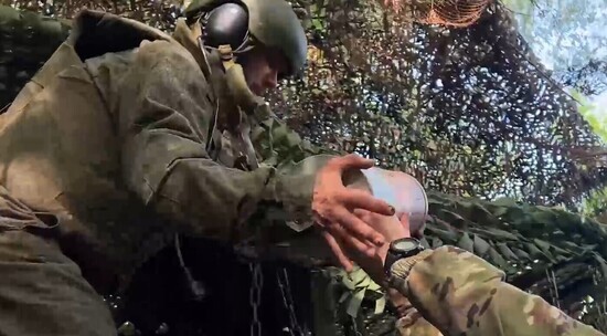 Опубликованы кадры боевой работы экипажа танка Т-80БВМ: уничтожен "опорник" ВСУ