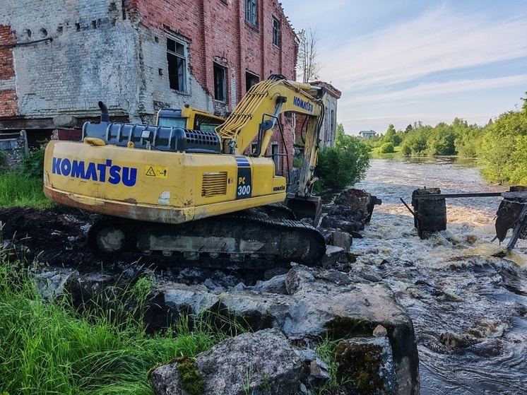 В Выборгском районе начали сносить плотину Кравцовской МГЭС