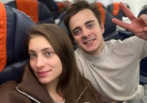 Выступающие в парном катании фигуристы Алена Косторная и Георгий Куница отдыхают в Египте. Компанию спортсменам, ожидающим своего первенца, составили их мамы.