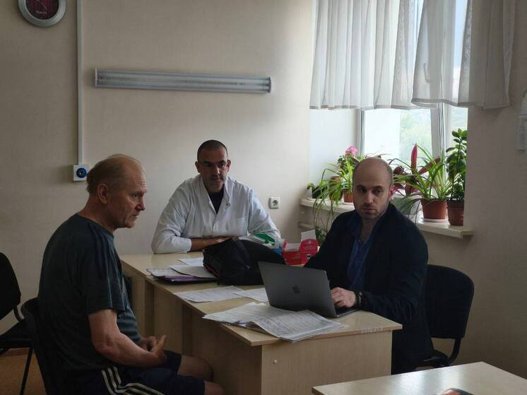 Врачи из ведущих клиник Москвы оказали медицинскую помощь жителям ЛНР