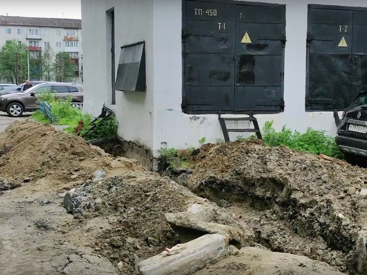В Мурманске на Инженерной дом и двор стали зоной бедствия