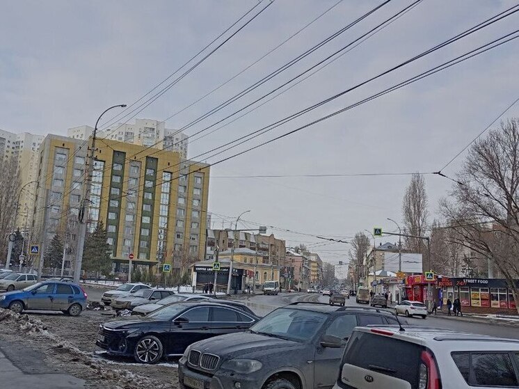 В Саратове начали благоустраивать сквер на Ильинской площади
