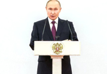 Владимир Путин на встрече с выпускниками военных вузов напомнил, что у России есть новое грозное оружие - «Орешник»