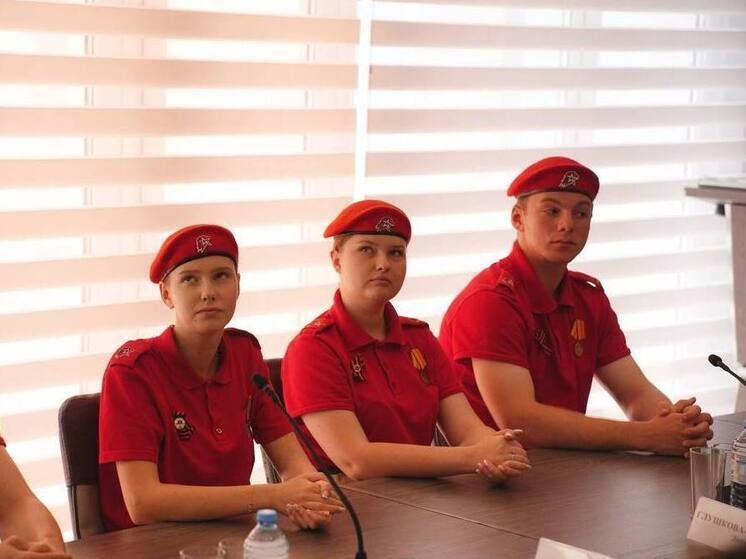 «Победили тогда – победим и сейчас»: новороссийцы передали эстафету патриотической акции молодежи Мурманска