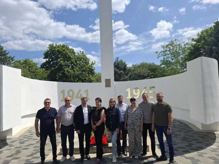 Депутаты ЗСК Игорь Брагарник и Денис Хмелевской привезли в Херсонскую область гуманитарную помощь