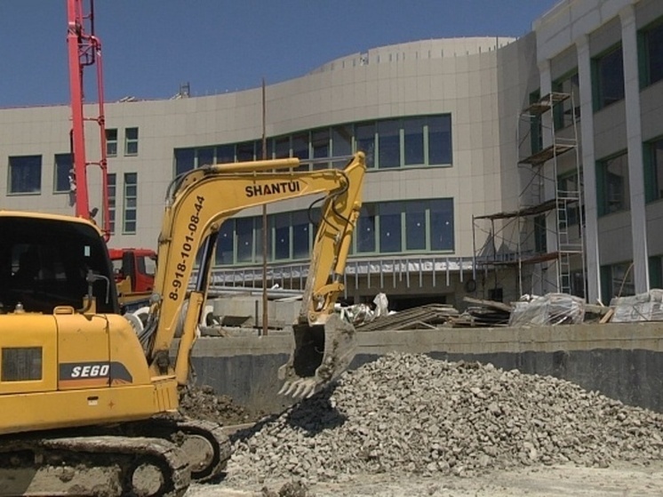 В микрорайоне Соболевка завершают строить школу