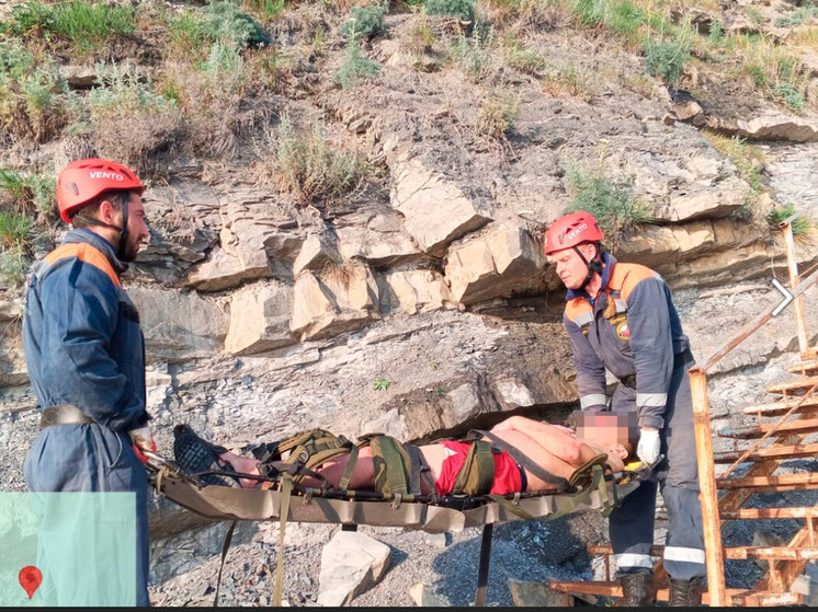 В Анапе спасателям пришлось выручать ярославца, сорвавшегося со скалы