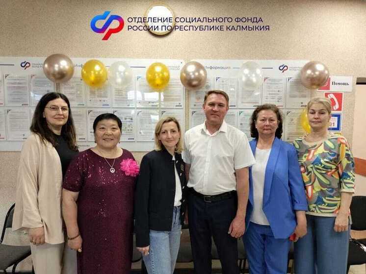 В трех районах Калмыкии открылись центры общения старшего поколения