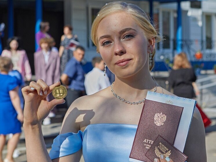 Более 250 школьников в Каларском округе получат премии за успешную учёбу