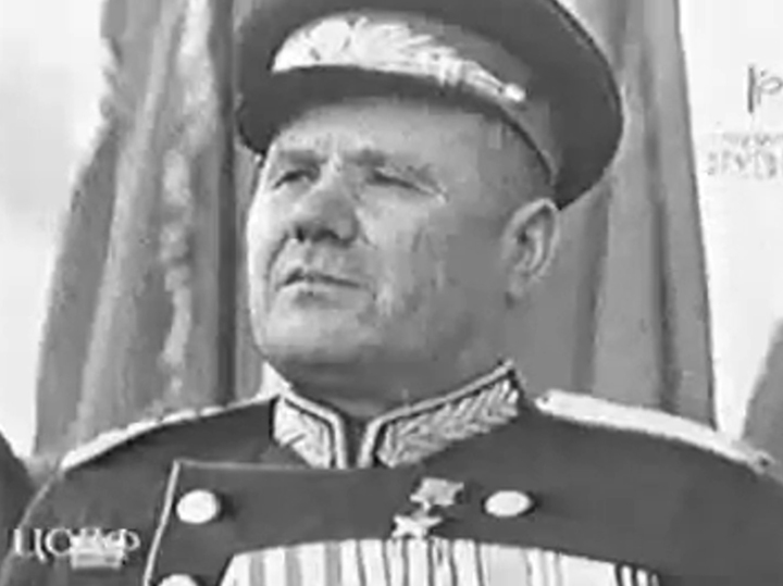 Отдельные эпизоды Парада Победы, проведенного на Красной площади, пришлось снимать в Польше