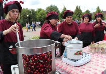 Одно из ярких событий этого лета, гастрономический фестиваль «Вишневарово» пройдёт 12 июля. Развлекательную программу мероприятия организаторы сократили до одного дня, чтобы соблюсти условия общественной безопасности. Однако мини-формат события, полюбившегося гостям и жителям области, обещает быть ярким и насыщенным.  