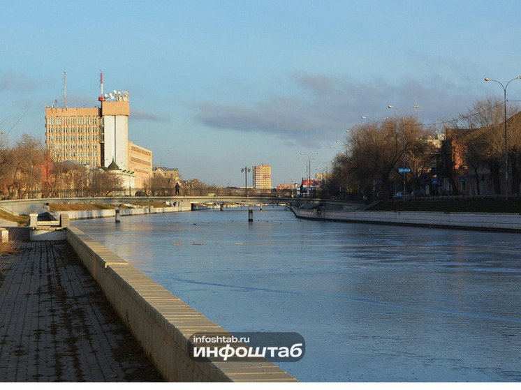 Астраханцы увидели на Прямой Болде огромное радужное пятно