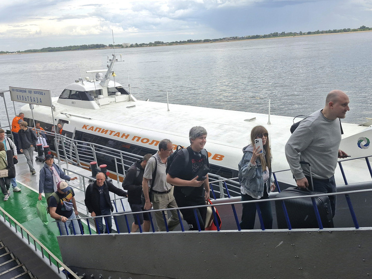 23 июня город-герой встретил группу деятелей культуры из разных регионов. Они прибыли на судне «Метеор» в рамках масштабного межрегионального проекта «Культурный десант 45/25» (12+), стартовавшего 17 июня в Нижнем Новгороде