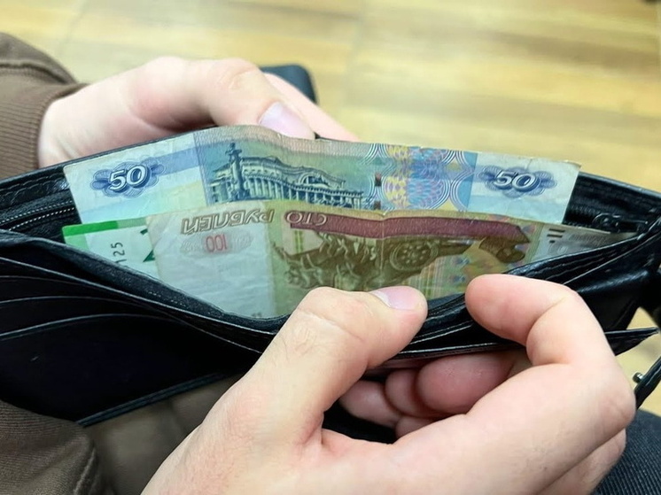 В Омской области госслужащим повысят зарплату за сложную и напряжённую работу